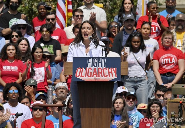알렉산드리아 오카시오-코르테즈 민주당 하원의원