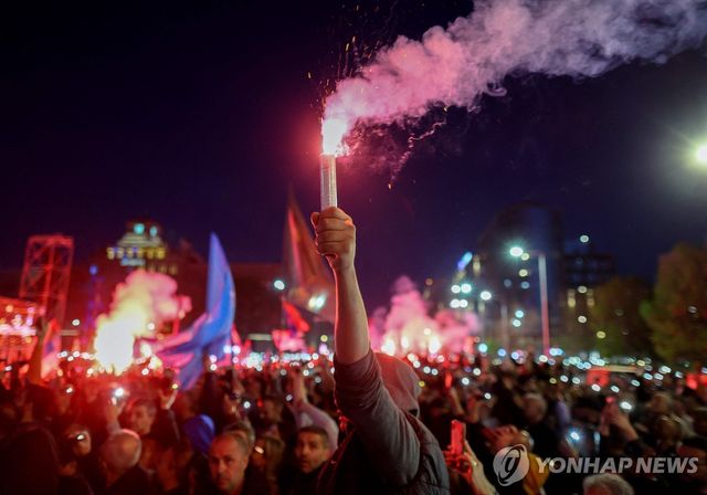 세르비아 베오그라드 시내에서 열린 친정부 집회