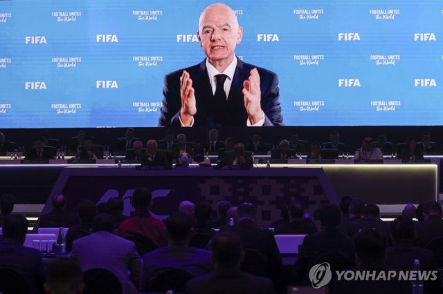 영상 메시지 보낸 인판티노 FIFA 회장