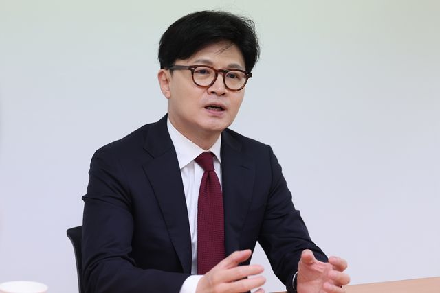 한동훈 전 대표, 연합뉴스 취재진과 인터뷰