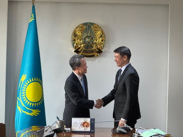 진옥동 신한금융 회장 "중앙아시아서 지속성장 기반 만들것"