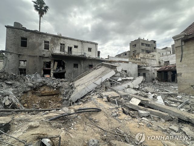 공습 당한 알아흘리 병원 