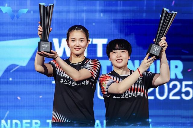 WTT 컨텐더 타이위안 여자복식 우승을 차지한 김나영(왼쪽)과 유한나