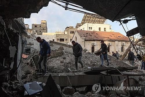 공습으로 폐허가 된 알아흘리 병원