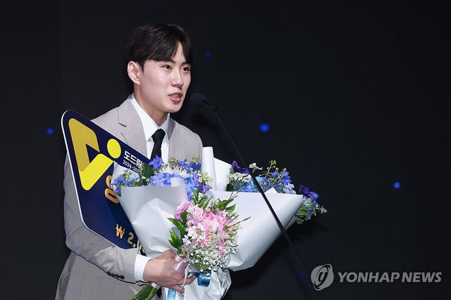 우리카드 한태준, 남자부 영플레이어상 수상