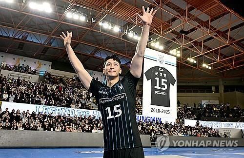 은퇴식을 치른 현대캐피탈의 문성민