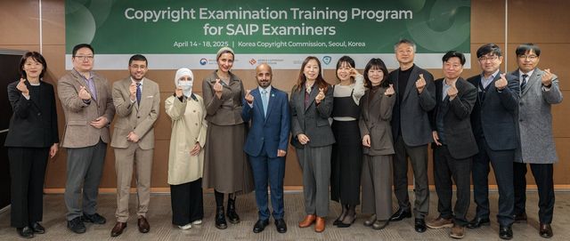 기념 촬영하는 사우디아라비아 지식재산청 저작권등록관