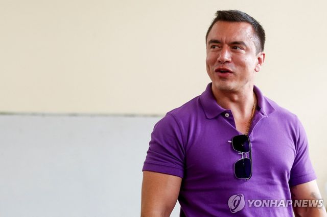 13일(현지시간) 대선 투표 마친 다니엘 노보아 에콰도르 대통령