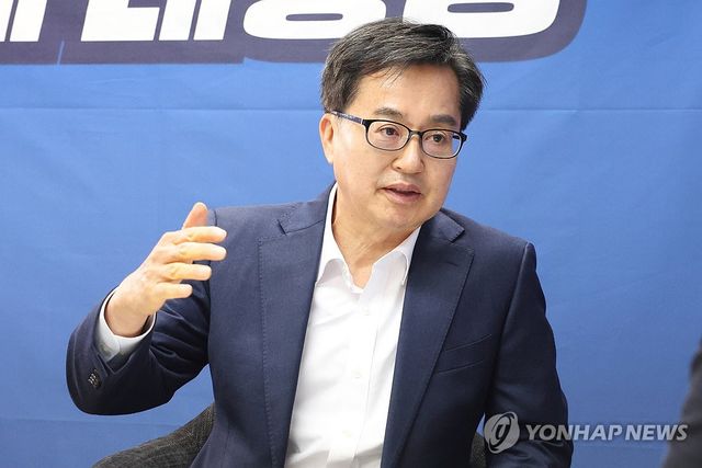 인터뷰 하는 김동연 경기도지사