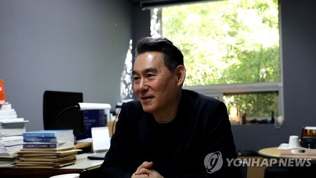 2022년 10월 연합뉴스와 인터뷰 중인 하종강 당시 성공회대 노동아카데미 주임교수