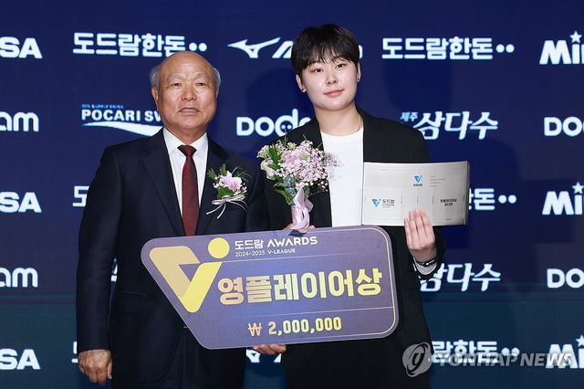 한국도로공사 김다은, 여자부 영플레이어상 수상