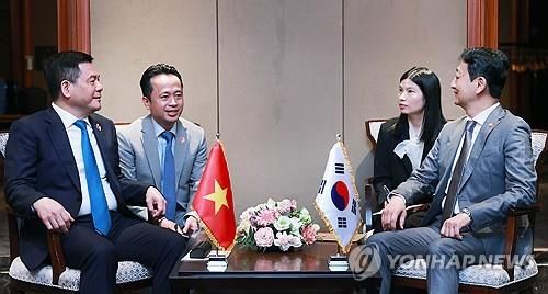 안덕근 장관, 베트남 산업무역부 장관 면담