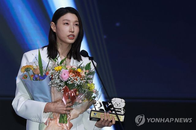 프로배구 여자부 20주년 역대 베스트 7 선정된 김연경