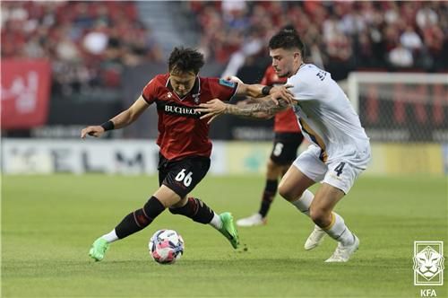 2024 하나은행 16강 부천FC와 광주FC의 경기 장면