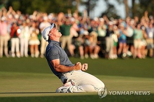 우승을 확정하고 포효하는 매킬로이.