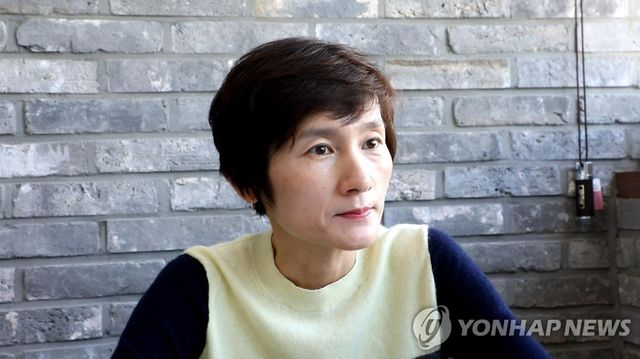 2022년 10월 연합뉴스와 인터뷰 중인 현정화 마사회 탁구 감독