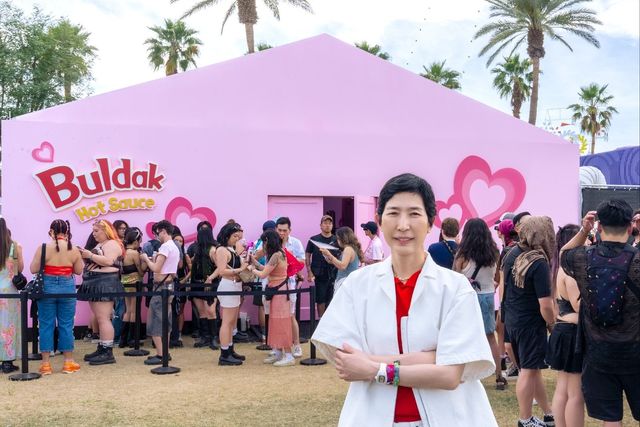 미국 코첼라 불닭 부스 찾은 김정수 삼양식품 부회장