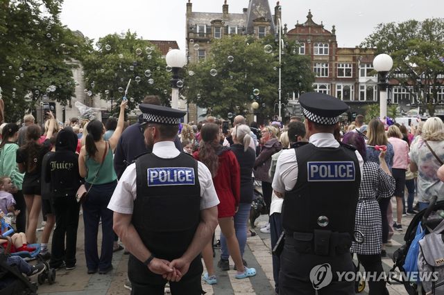 지난해 8월 사우스포트 흉기난동 피해자 추모회