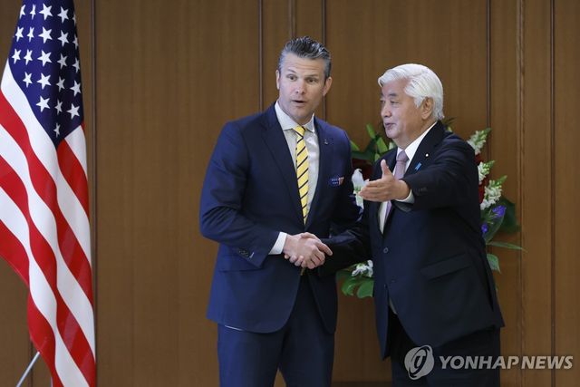 나카타니 겐 일본 방위상과 피트 헤그세스 미국 국방부 장관