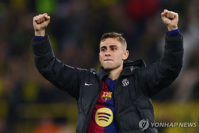 자책골 유도해낸 FC바르셀로나 로페스