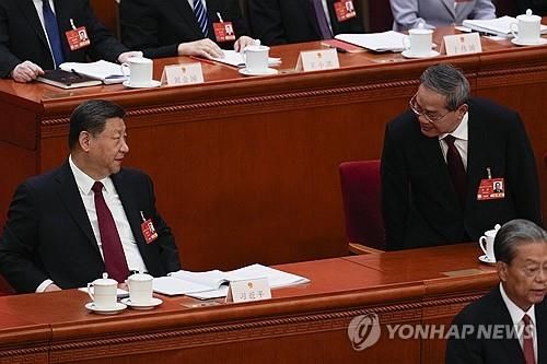 전인대 개막식에 참석한 시진핑 주석(왼쪽)과 리창 총리