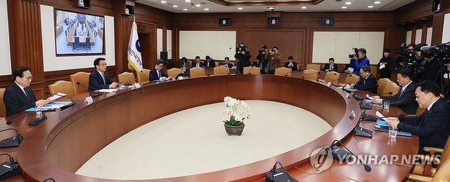 회의 주재하는 최상목 부총리