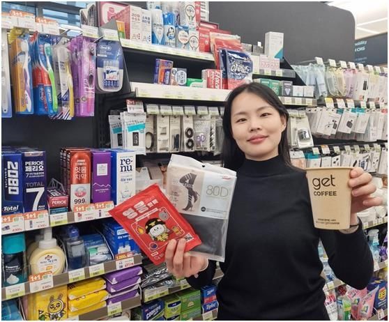 '4월 꽃샘추위'에 편의점서 핫팩 등 방한용품 매출 급증