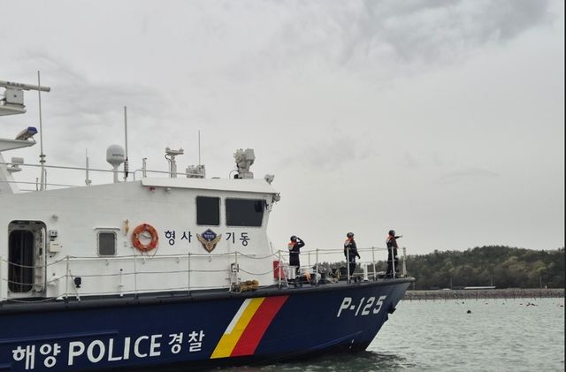 불법　양식장　단속하는　해양경찰