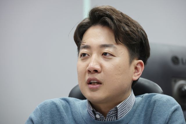 연합뉴스와 인터뷰하는 이준석 의원