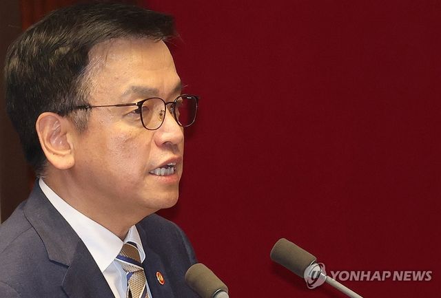 답변하는 최상목 기획재정부 장관