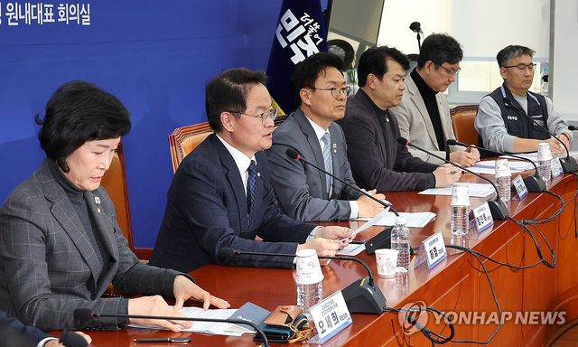 민생입법합동회의에서 발언하는 허영 민생경제회복단장