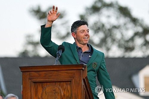 그린재킷을 입은 로리 매킬로이.