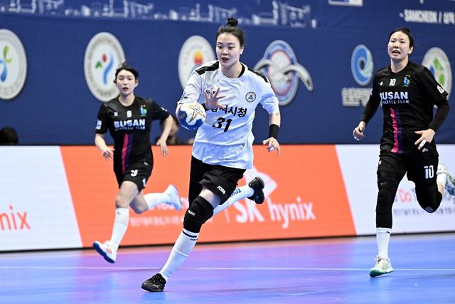 드리블하는 삼척시청 김보은.