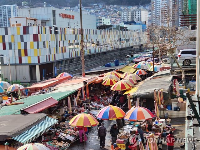 노점상과 자갈치 아지매 시장
