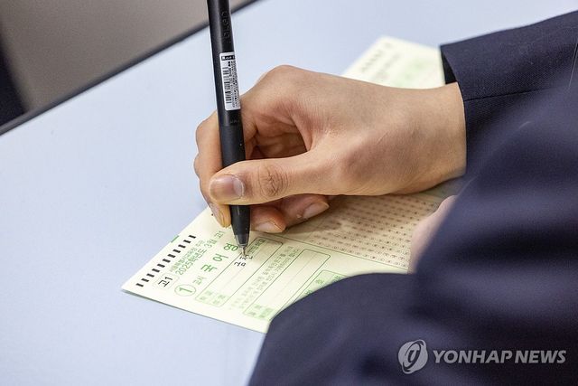 학력평가 준비하는 학생