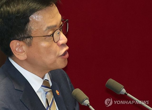 답변하는 최상목 기획재정부 장관