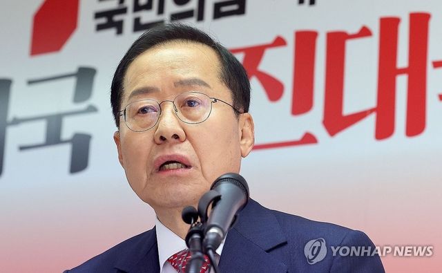 공약 발표하는 홍준표 전 대구시장