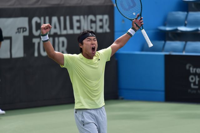 16강 진출 확정 후 기뻐하는 신산희