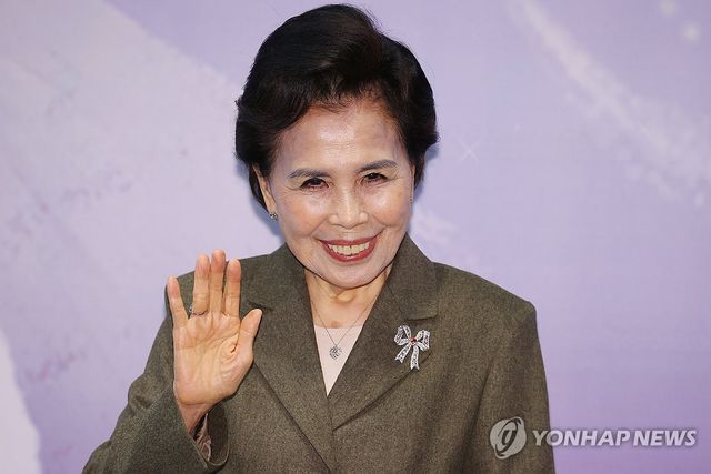 이미자, 우아한 미소