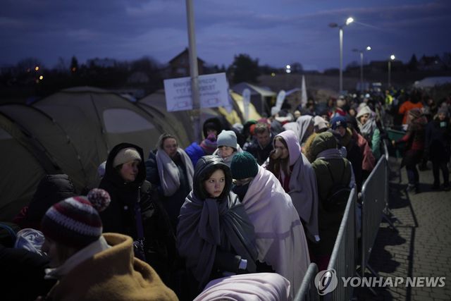 폴란드 국경 넘는 피란민