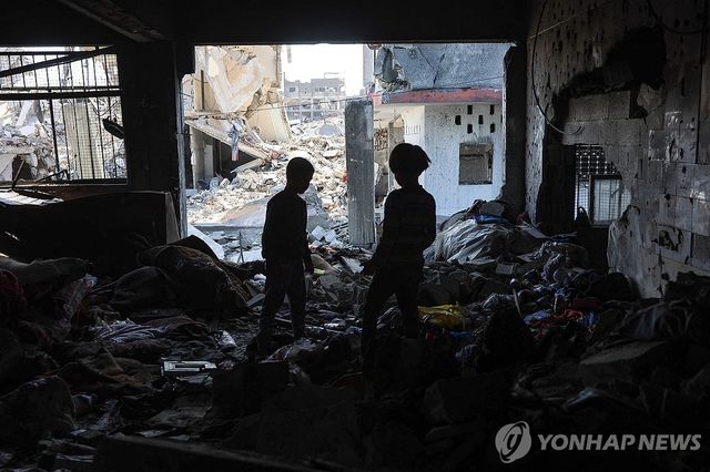 이스라엘, 가자지구 난민촌 공습…"19명 사망"