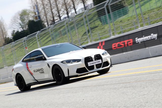 '엑스타 스포츠 S'를 장착한 차량