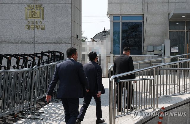 경찰, 용산 대통령실 압수수색