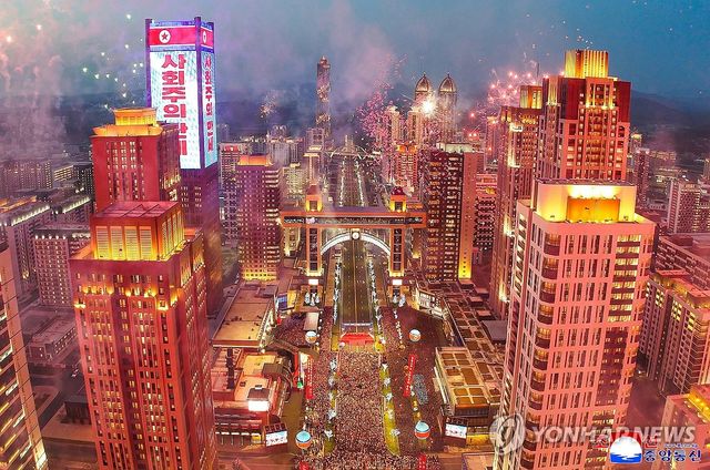 북한 평양 '뉴타운' 화성지구 3단계 준공…김정은 참석