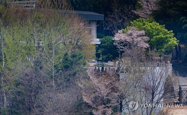 경찰, 대통령실·공관촌 압수수색 시도