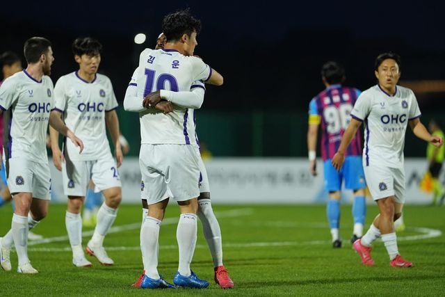 FC안양 김운이 세종SA와의 경기에서 결승골을 터뜨린 뒤 세레머니 하고 있다.