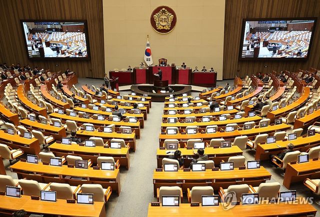 국회 대정부질문 진행중, 본회의장의 빈자리