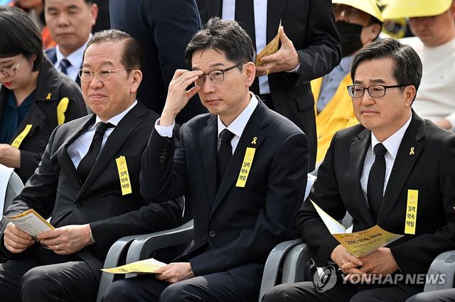 기억식 참석한 김경수-권영세-김동연