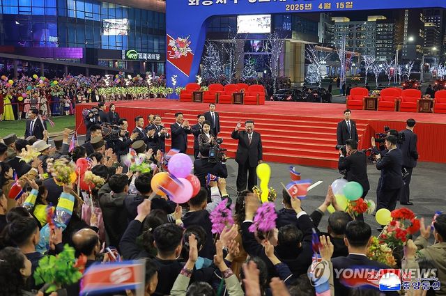 북한 평양 '뉴타운' 화성지구 3단계 준공…김정은 참석