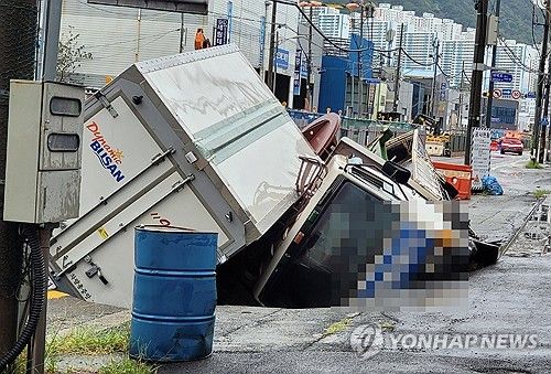 지난해 9월 부산 사상구 싱크홀